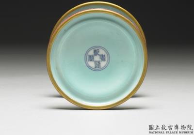 图片[3]-Candle stick with poem on a polychrome red ground in yangcai painted enamels, Qianlong reign (1736-1795), Qing dynasty-China Archive